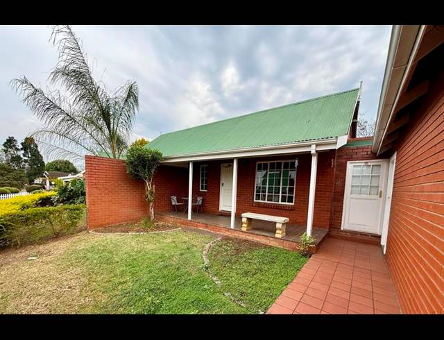 2 BEDROOM TOWNHOUSE FOR SALE IN HAYFIELDS